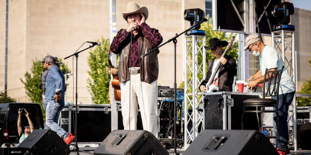 Lalo Mora Cantante