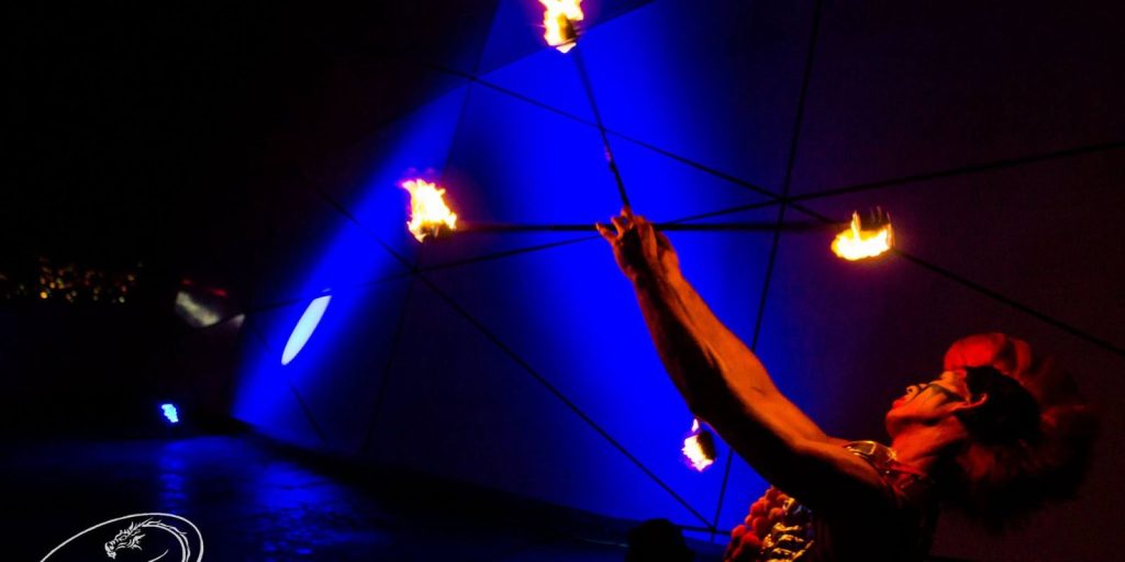 Danza con Fuego y Tambores Africanos