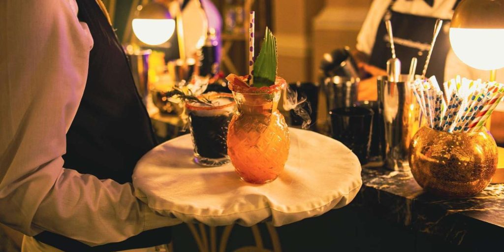 Renta de servicios de bar y mixología 100 Cócteles