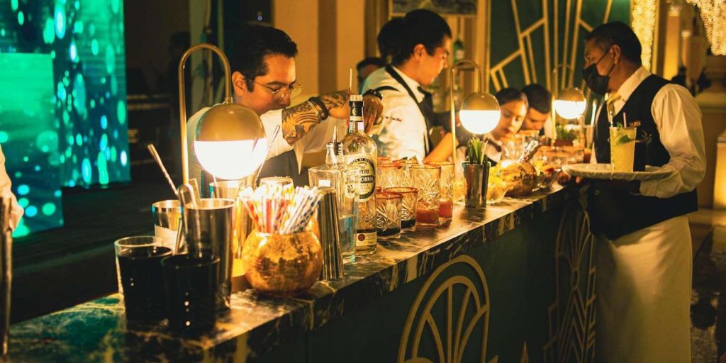 Renta de servicios de bar y mixología 100 Cócteles