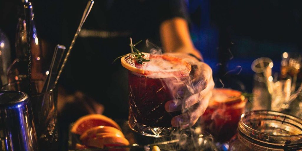 Renta de servicios de bar y mixología 100 Cócteles