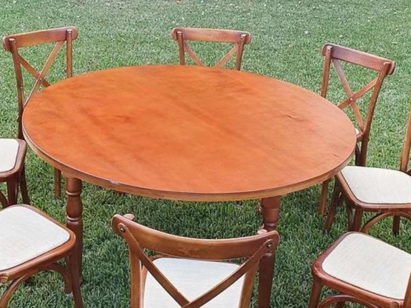 Renta de Mesa Redonda de Madera para Eventos