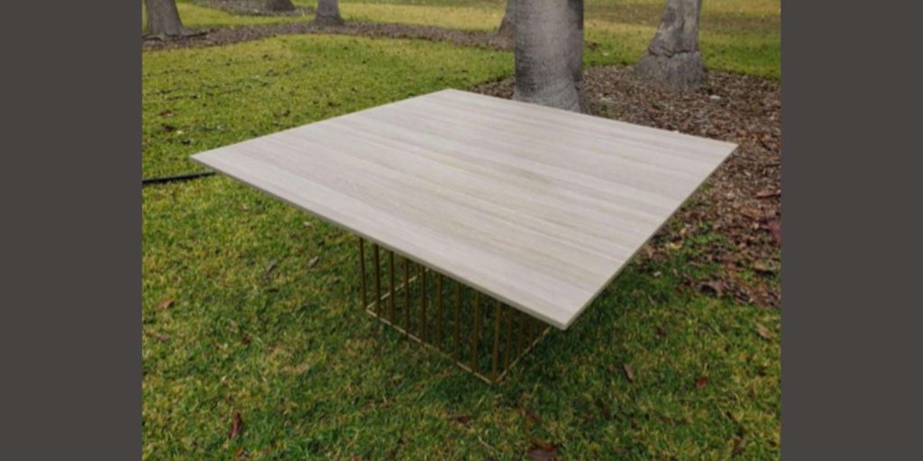 Renta de Mesa para Dulces Base Dorada