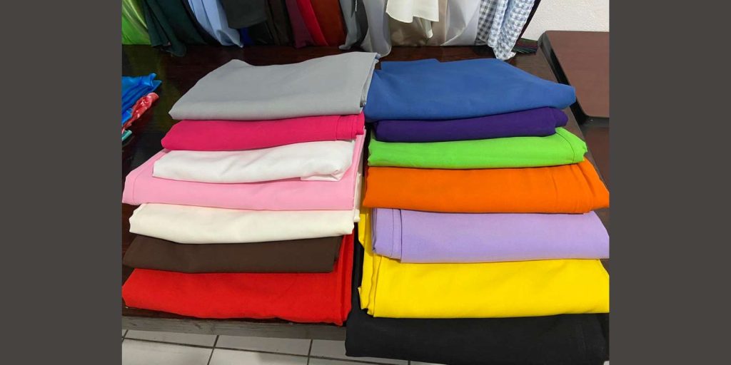 Renta de cubremanteles en color liso para mesa