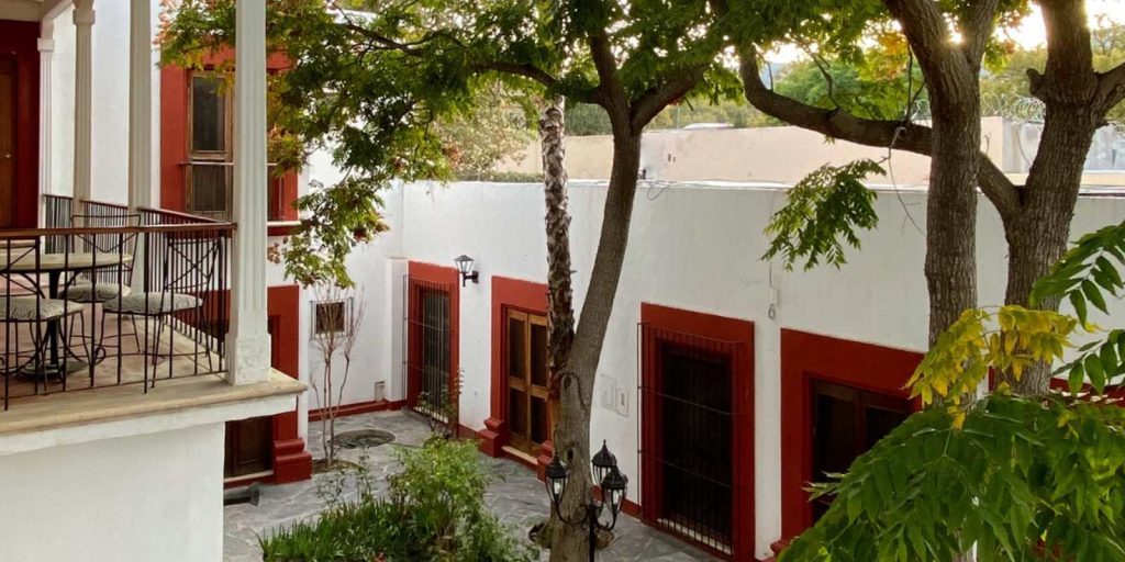 Hostal El Farol