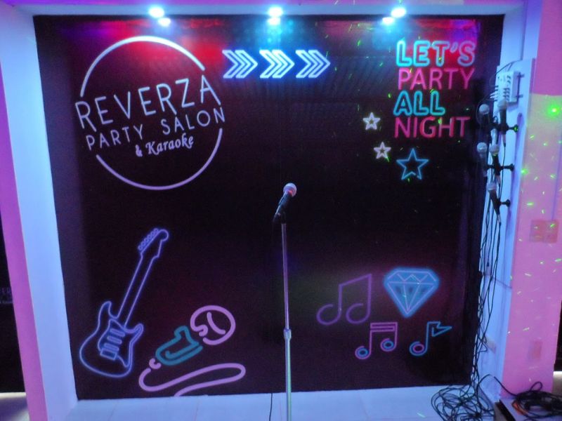 Salon & Karaoke Reverza Party