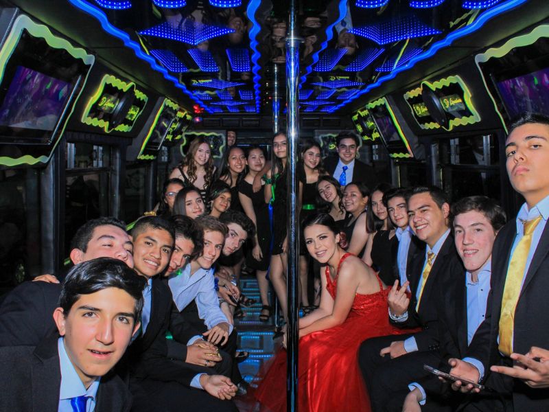 Renta de Party Bus y Limusinas