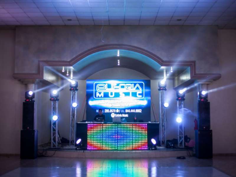 Paquete de Audio e Iluminación para Eventos