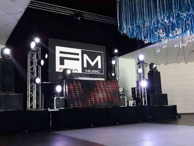 Paquete de Audio e Iluminación para Eventos