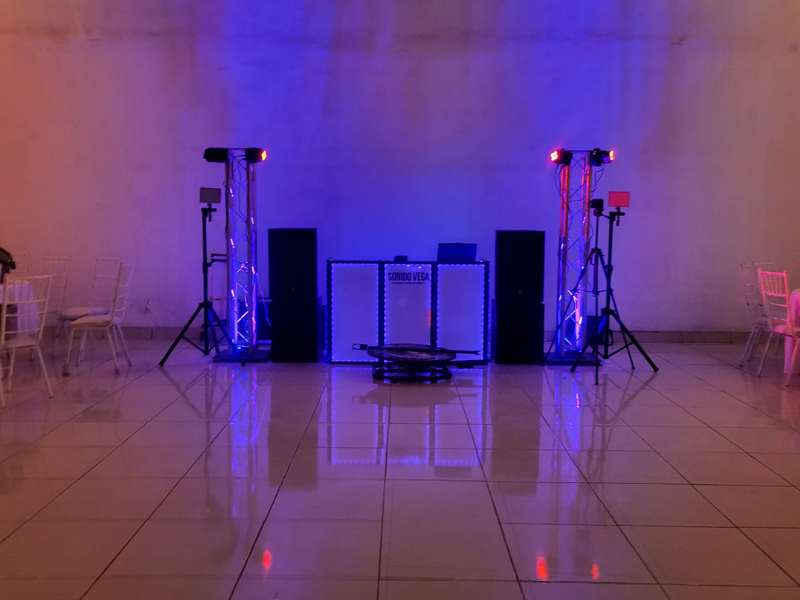 Paquete de Sonido,Iluminación y DJ para Eventos