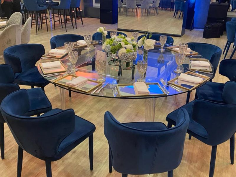 Renta de Mesa de Cristal para eventos