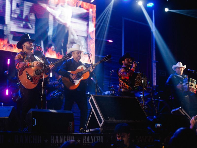 Carlos y José Jr.